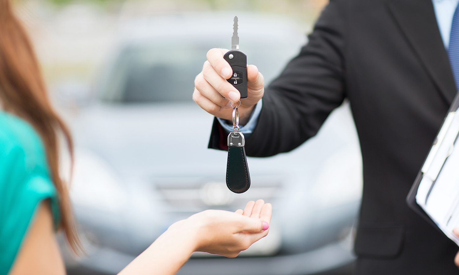 How Should Insurance Packages Be Evaluated When Renting a Vehicle?